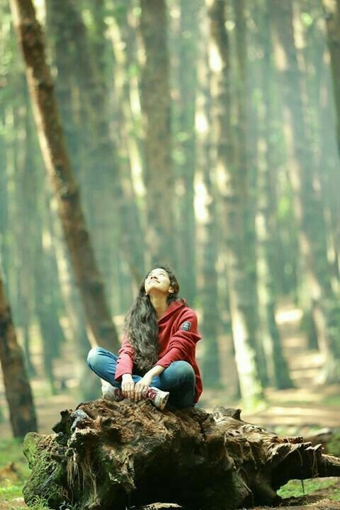 Many are alone like this even when living among many people.